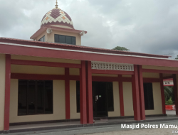 Khotbah Jum’at Menyentuh di Masjid Polres Mamuju Tengah: “Jangan Gantungkan Hati pada Dunia, Ia Pasti Mengkhianatimu” 