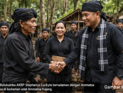 Kapolres Bulukumba Jalin Silaturahmi dengan Ammatoa Kajang, Hormati Tradisi Adat Lewat Berjalan Kaki Tanpa Alas